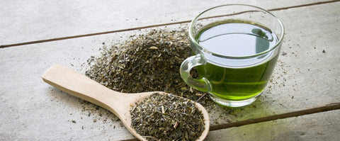 10 buoni motivi per iniziare a usare il the verde se si vuole PERDERE PESO e DEPURARE l'organismo